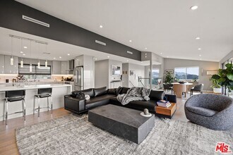 7191 Pacific View Dr in Los Angeles, CA - Building Photo - Building Photo