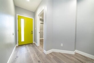 4820 St Charles Pl, Unit Back unit in Los Angeles, CA - Foto de edificio - Building Photo