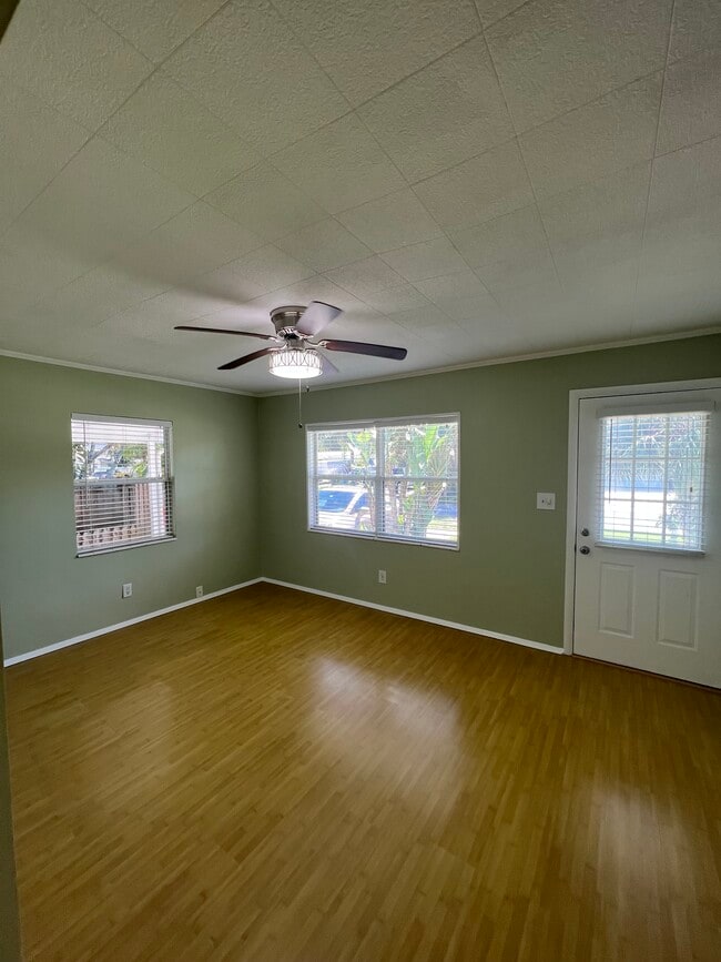 5321 Newton Ave S in Gulfport, FL - Building Photo - Building Photo