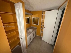 4848 NW 24th Ct, Unit 232 in Lauderdale Lakes, FL - Foto de edificio - Building Photo