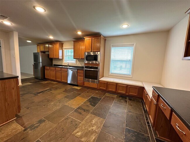 9602 Fairdale Ln in Houston, TX - Building Photo - Building Photo