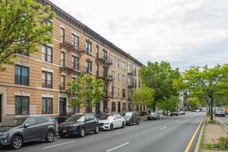 1530 Eastern Pky in Brooklyn, NY - Building Photo - Building Photo