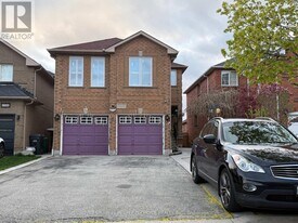 5312 Hollypoint Ave in Mississauga, ON - Building Photo