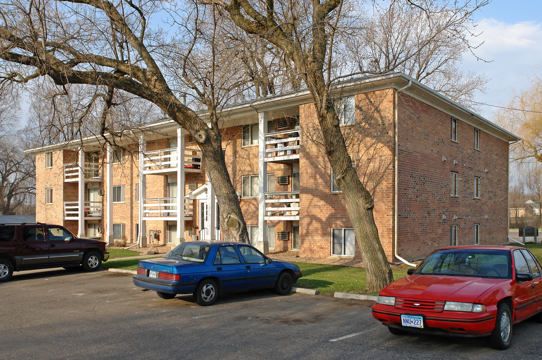 710 Schjelmile Rd in Northfield, MN - Building Photo