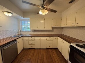 990 N McCart St in Stephenville, TX - Building Photo - Building Photo