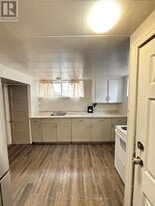 58 Carlton St in St Catharines, ON - Building Photo