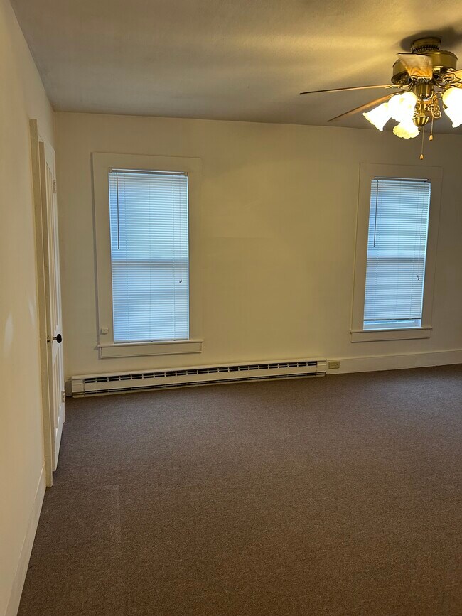 29 Henry St, Unit 2nd floor in Norwich, NY - Building Photo - Building Photo