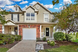 413 Montclair Tower Dr in St. Charles, MO - Building Photo