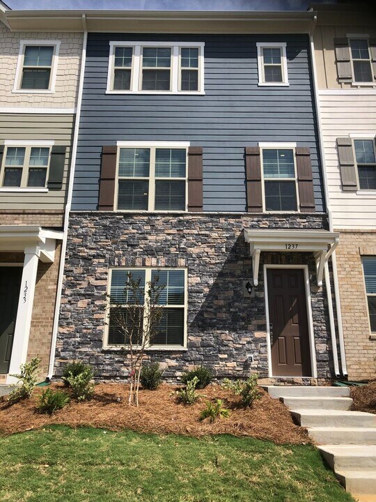 1237 Whitby Moore St in Charlotte, NC - Building Photo