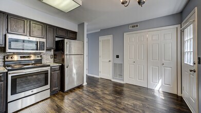 200 Royal Oaks Blvd in Franklin, TN - Building Photo - Building Photo