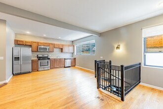 1519 W Thomas St in Chicago, IL - Building Photo - Building Photo