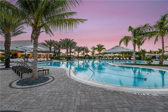 12290 Canal Grande Dr in Ft. Myers, FL - Foto de edificio - Building Photo