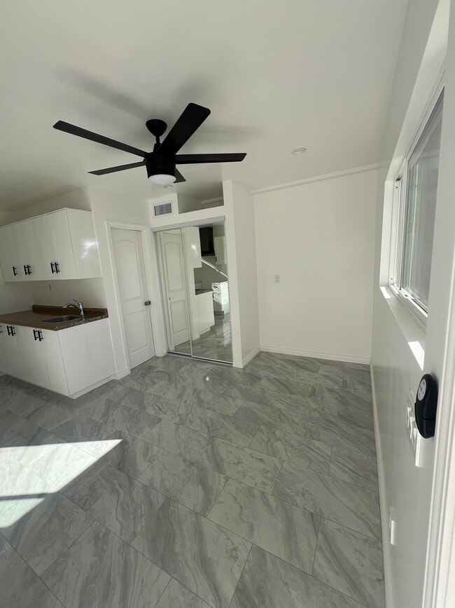 5149 Arlington Ave in Los Angeles, CA - Foto de edificio - Building Photo