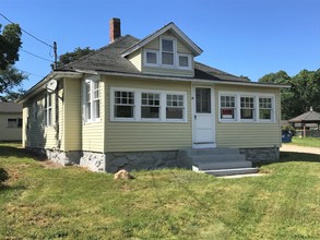 Seaview Motor Court in Charlestown, RI - Building Photo - Building Photo