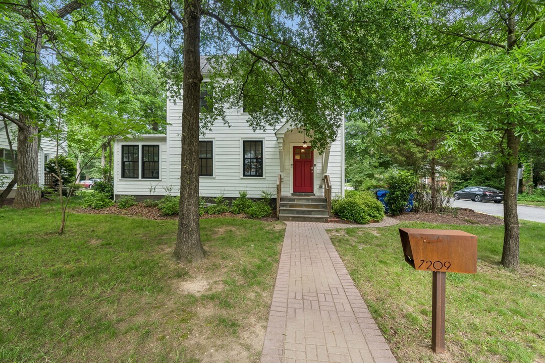 7209 Dartmouth Ave in College Park, MD - Building Photo