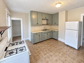 215 3rd Ave NE, Unit 215 3rd Ave NE Upper unit in St. Cloud, MN - Building Photo