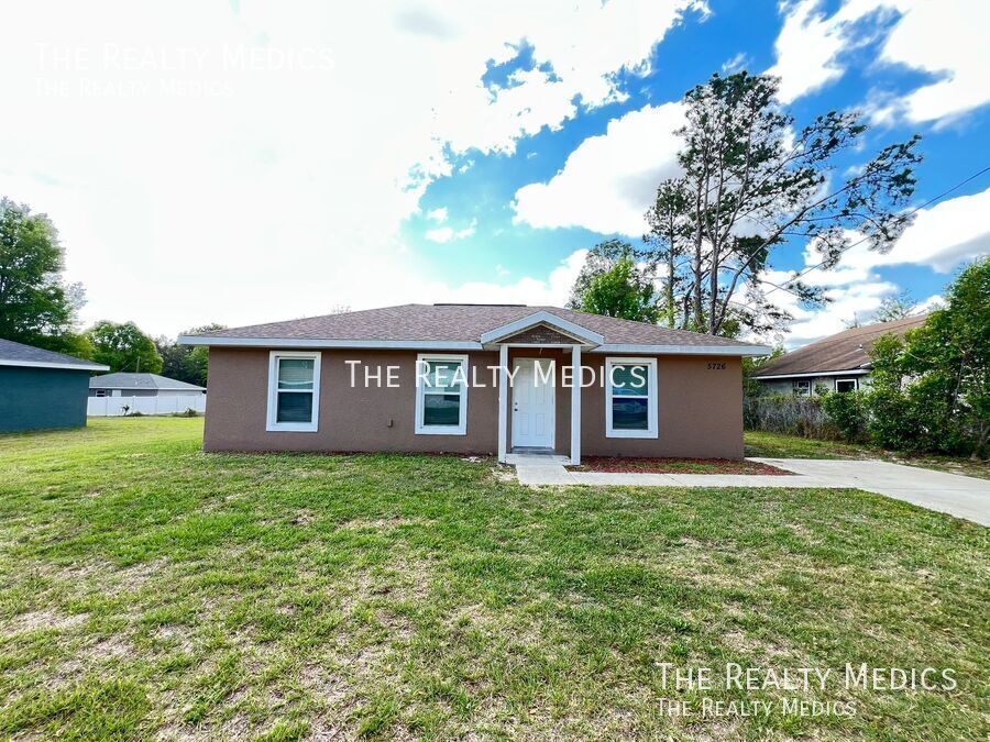 5726 NW 3rd St in Ocala, FL - Building Photo