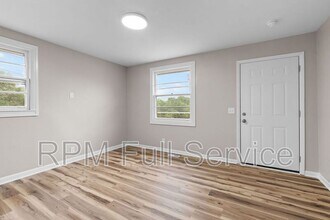 895a W Sharpe Ave in Nashville, TN - Foto de edificio - Building Photo