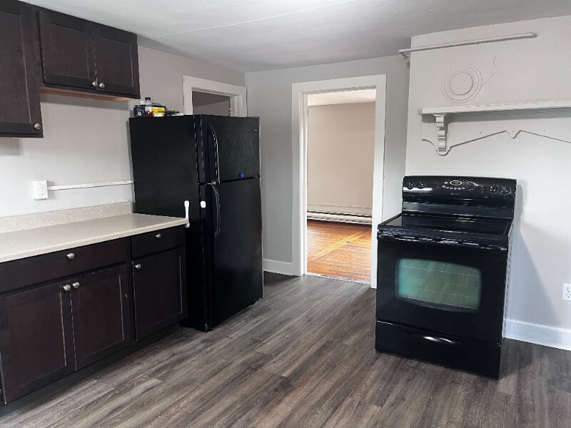 31 Tyler Ave, Unit 3rd Floor in Plainville, CT - Building Photo