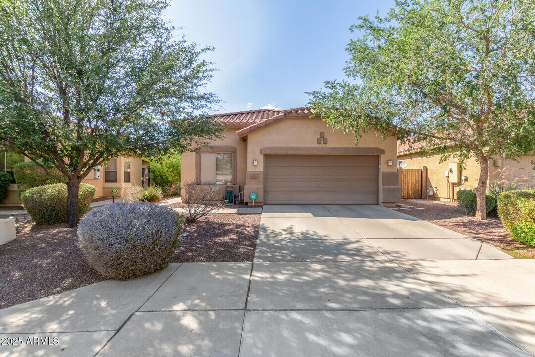 12910 W Glenrosa Dr in Litchfield Park, AZ - Building Photo