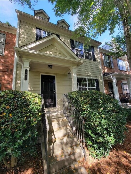605 Market Pl Ln in Woodstock, GA - Building Photo