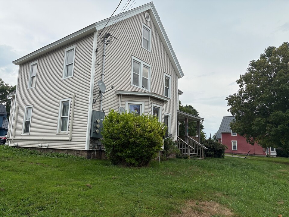 1179 Main St, Unit 3 in Fairfax, VT - Foto de edificio