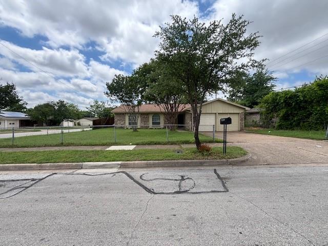 6052 Highcrest Dr in Watauga, TX - Building Photo