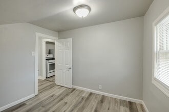 231 W Follett St in Fond du Lac, WI - Foto de edificio - Building Photo