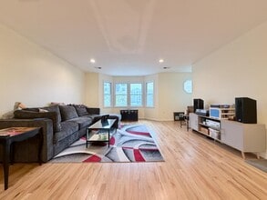 378 7th St in Jersey City, NJ - Building Photo - Building Photo