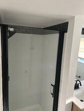 68 Winges Ave in Patchogue, NY - Foto de edificio - Building Photo