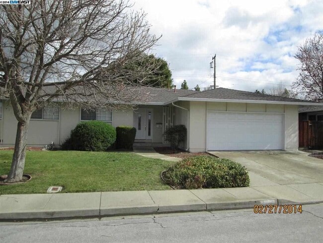 property at 40732 Laguna Pl