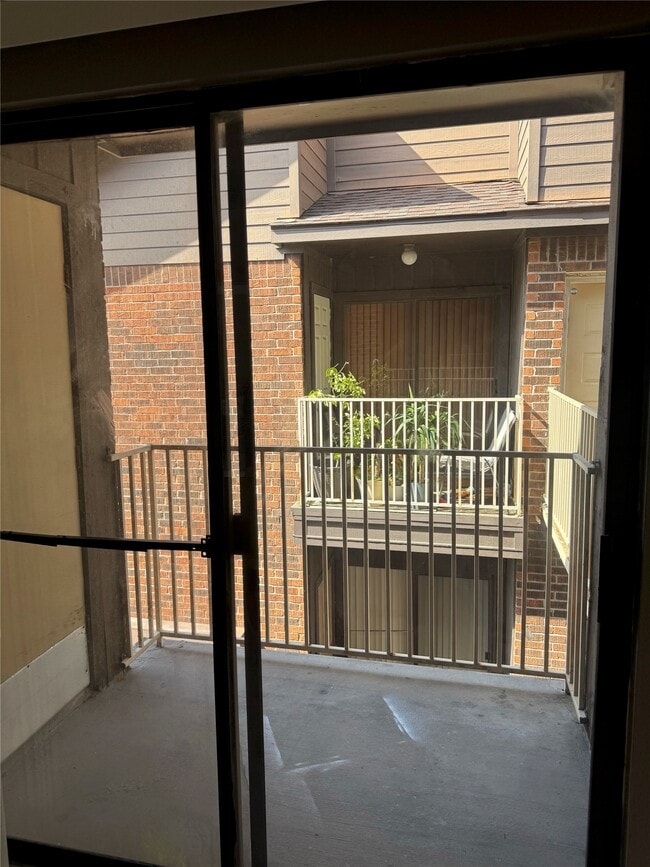 3130 Walnut Bend Ln in Houston, TX - Building Photo - Building Photo