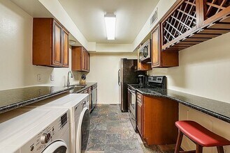 361 N Post Oak Ln in Houston, TX - Building Photo - Building Photo