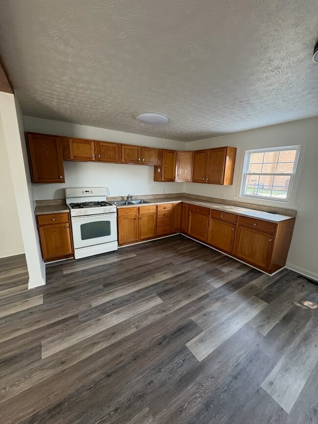 205 Cleveland St, Unit 205- B
