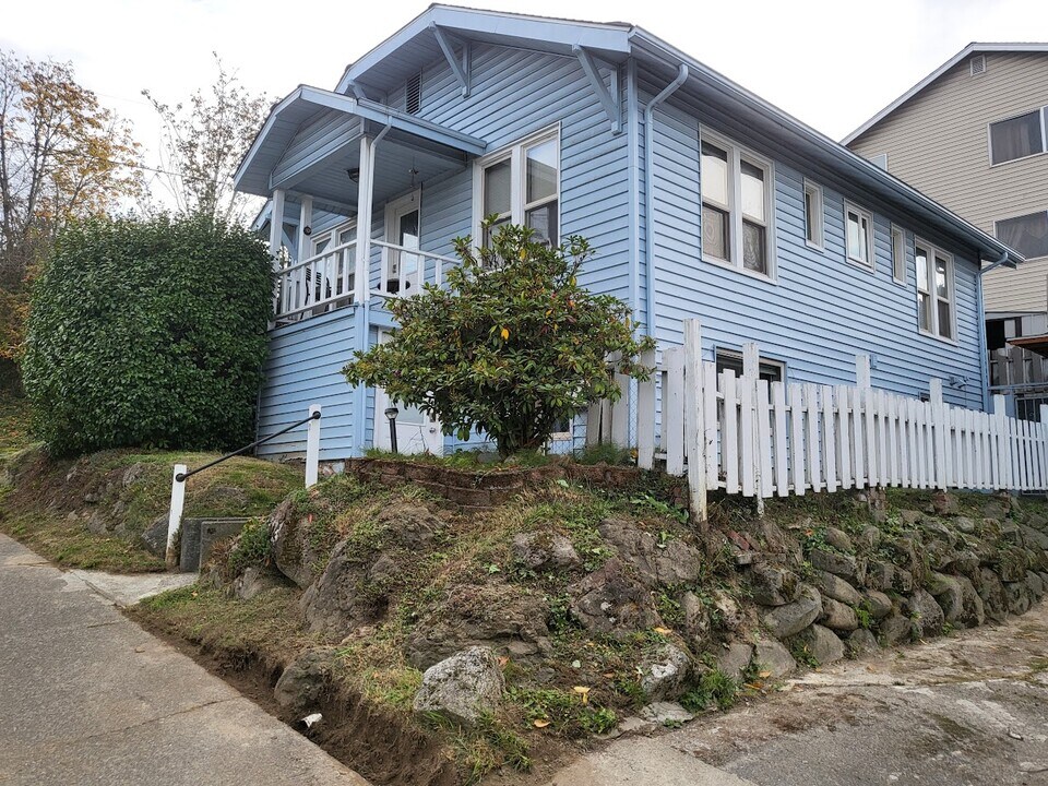 9275 51st Ave S in Seattle, WA - Building Photo