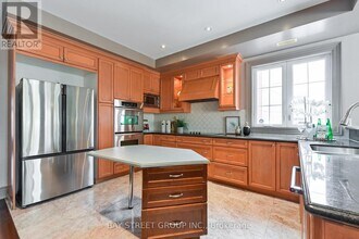 40 Holland Park Ave in Toronto, ON - Building Photo - Building Photo