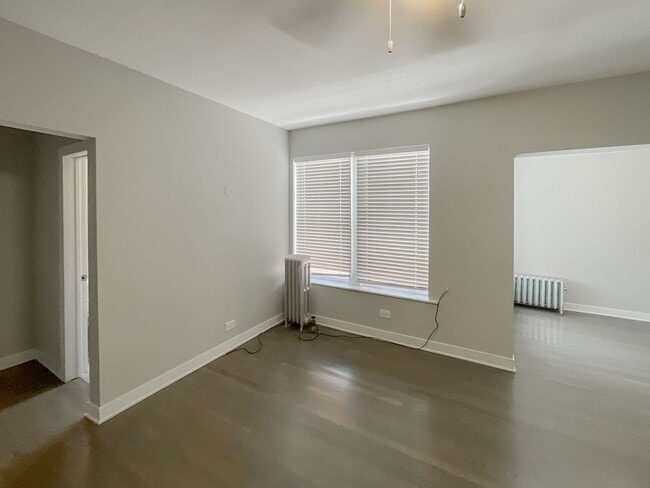 429 W Surf St, Unit 3B in Chicago, IL - Building Photo - Building Photo