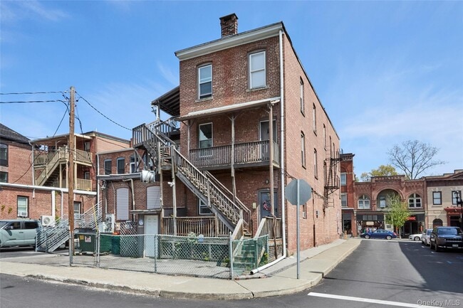 457 Main St in Beacon, NY - Building Photo - Building Photo