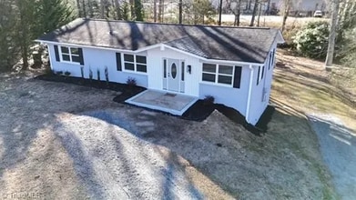 19 N Forrest Dr in Thomasville, NC - Building Photo - Building Photo