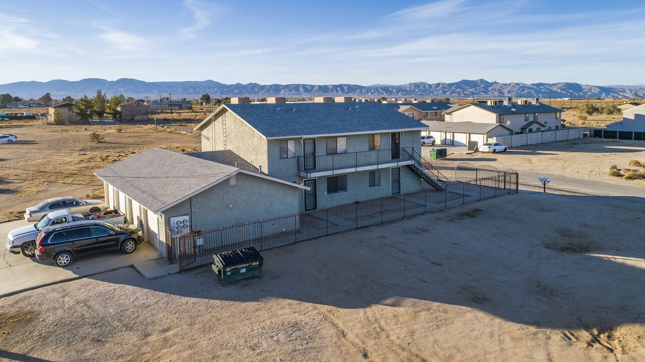 8342 Columbine Ave in California City, CA - Building Photo