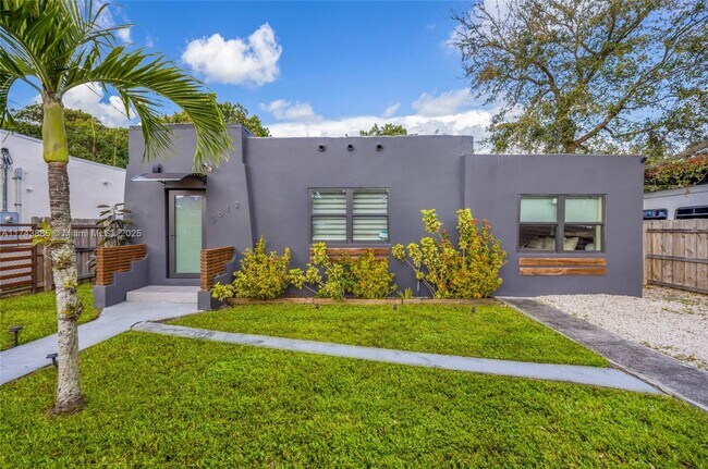 5612 NW 11th Ave in Miami, FL - Building Photo - Building Photo