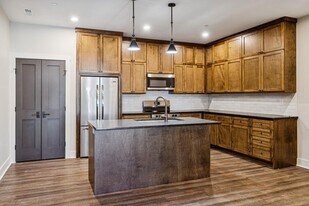 118 N Main St in Ashland City, TN - Building Photo