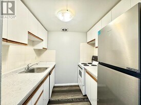 1200 Courtland Ave E in Kitchener, ON - Building Photo