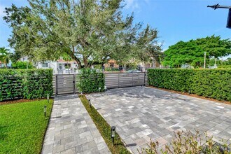 2415 SW 21st Ter in Miami, FL - Building Photo - Building Photo