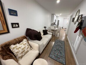 46 Maxwell Ave in Oyster Bay, NY - Building Photo - Building Photo