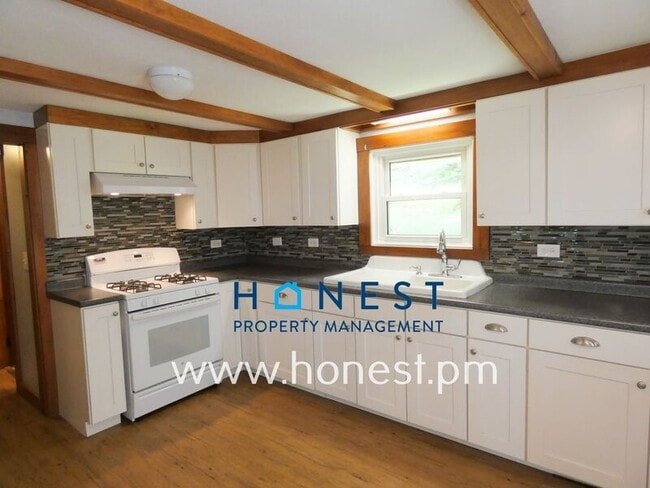 523 Memorial Dr in Winthrop, ME - Building Photo - Building Photo