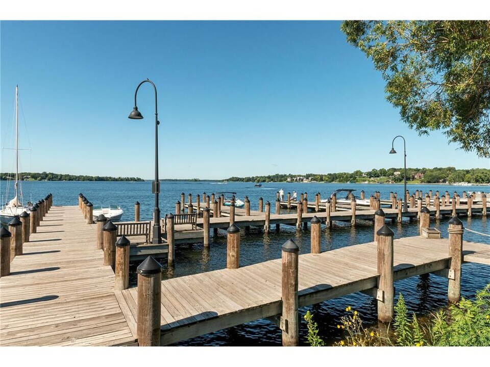 129 Chicago Ave N in Wayzata, MN - Building Photo