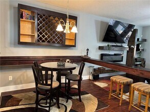 1613 Bayrose Cir in East Point, GA - Foto de edificio - Building Photo