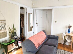 1061 W Dakin St in Chicago, IL - Building Photo - Building Photo