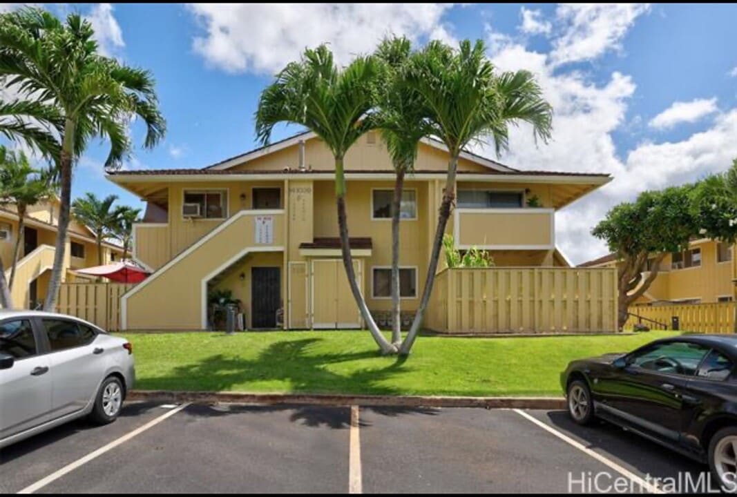 94-1042-1042 Kaukahi Pl in Waipahu, HI - Building Photo
